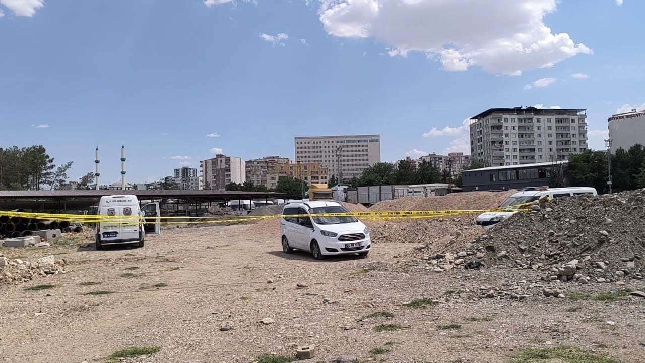 BATMAN'DA 7 AYLIK HAMİLE ESKİ EŞİNİ ÖLDÜRÜP SİİRT'İN KURTALAN İLÇESİNE KAÇAN ŞAHSIN YAKALANMASI...