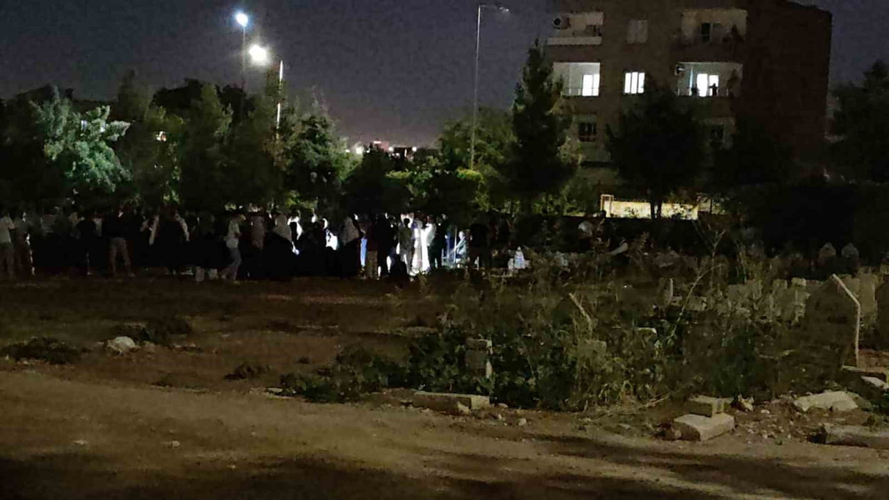 BATMAN'DA ASRİ MEZARLIK'TA AKŞAM SAATLERİNDE DÜZENLENEN SİLAHLI SALDIRIDA 3 KİŞİ HAYATINI...