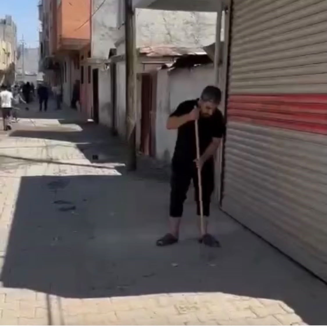 BATMAN BELEDİYESİ'NİN AYDINLIKEVLER MAHALLESİ'NDE YÜRÜTTÜĞÜ YOL ÇALIŞMASININ ARDINDAN SOKAKLARDA...