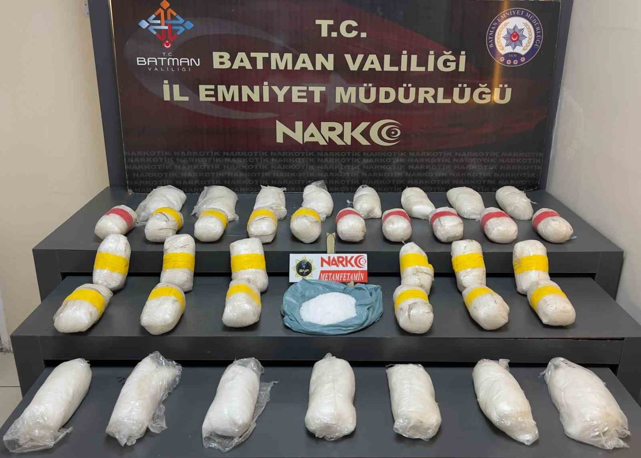 BATMAN’DA  UYUŞTURUCU OPERASYONU: 19 KİLO METAMFETAMİN ELE GEÇİRİLDİ
