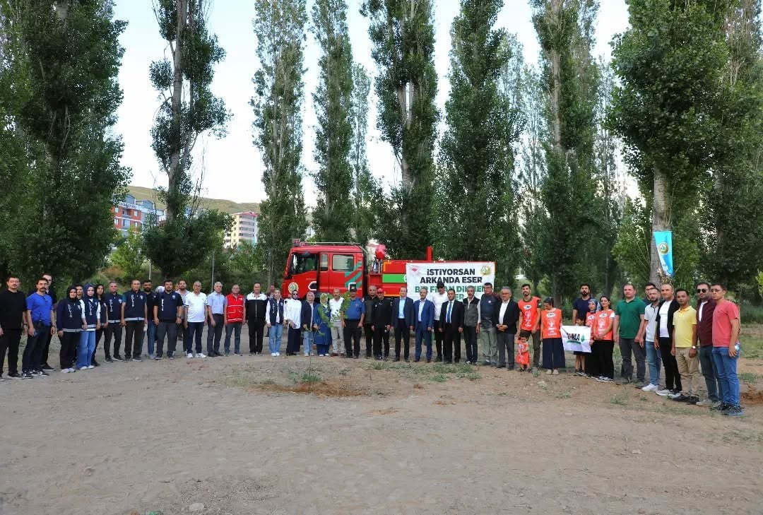 BAYBURT'TA DOĞA YÜRÜYÜŞÜ VE FİDAN DİKİMİ YAPILDI