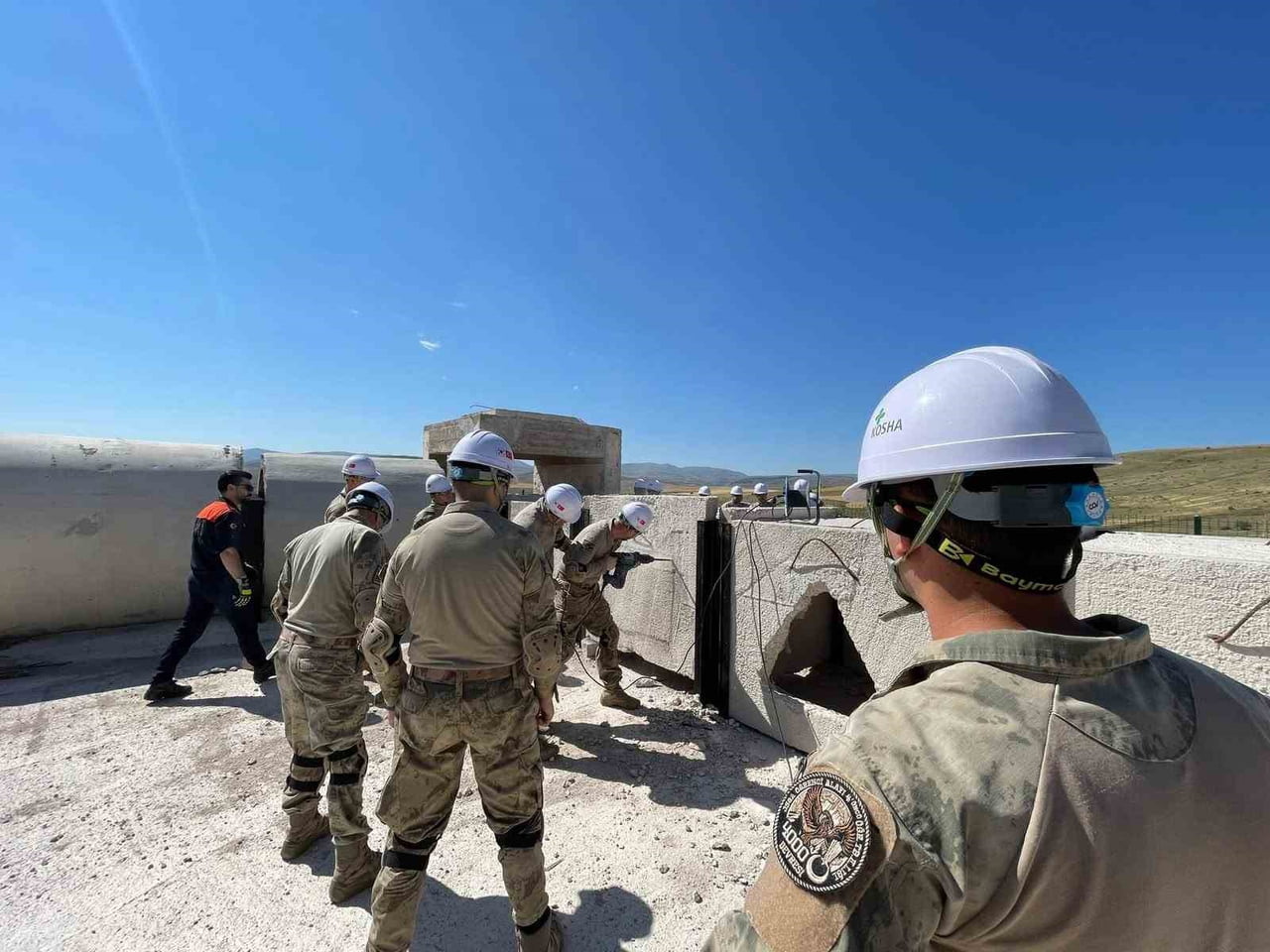 BAYBURT'TA JANDARMA PERSONELİNE ENKAZDA ARAMA KURTARMA EĞİTİMİ