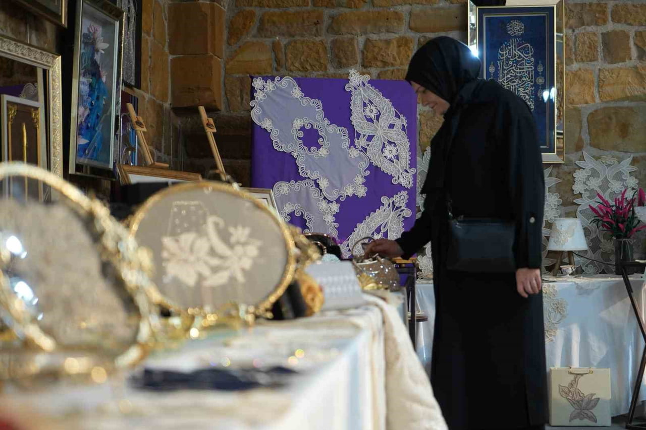 BAYBURT'TA KADINLAR GELENEKSEL EL SANATLARINI MODERN TASARIMLARLA BULUŞTURDU