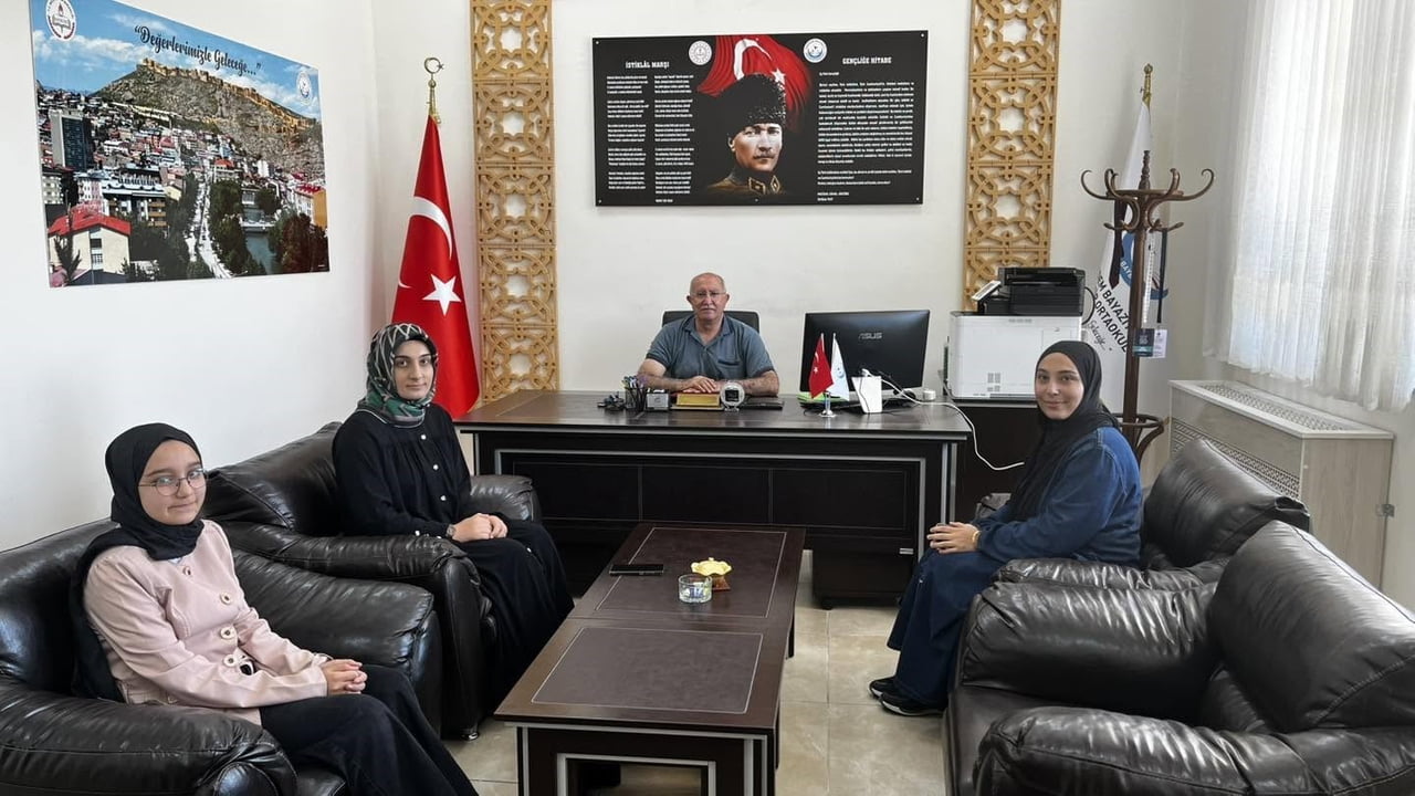 BAYBURT'TA ÖRGÜN EĞİTİMLE BİRLİKTE HAFIZLIK PROGRAMI 153'ÜNCÜ MEZUNUNU VERDİ