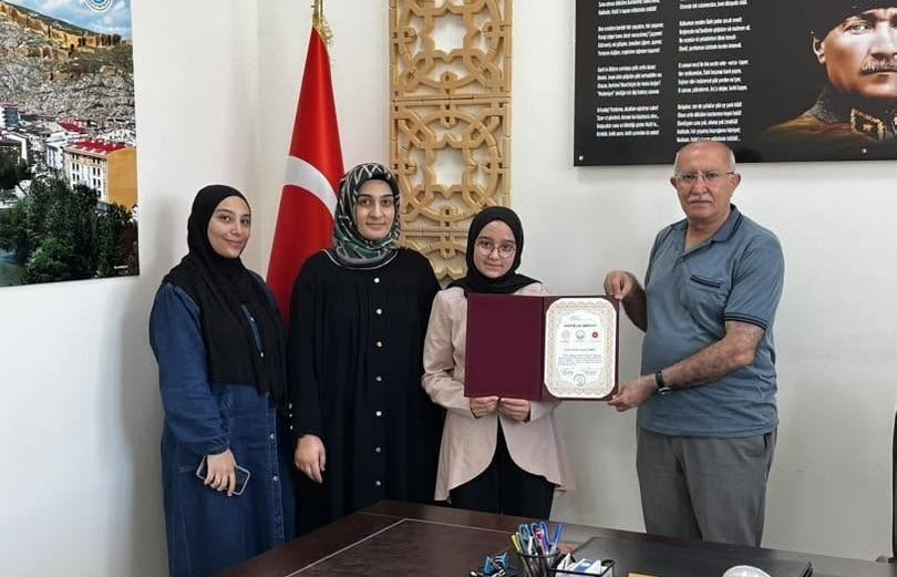BAYBURT'TA ÖRGÜN EĞİTİMLE BİRLİKTE HAFIZLIK PROGRAMI 153'ÜNCÜ MEZUNUNU VERDİ