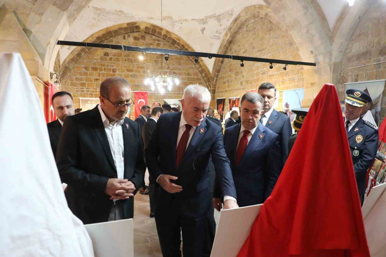 BAYBURT’TA 15 TEMMUZ KONULU FOTOĞRAF SERGİSİ AÇILDI
