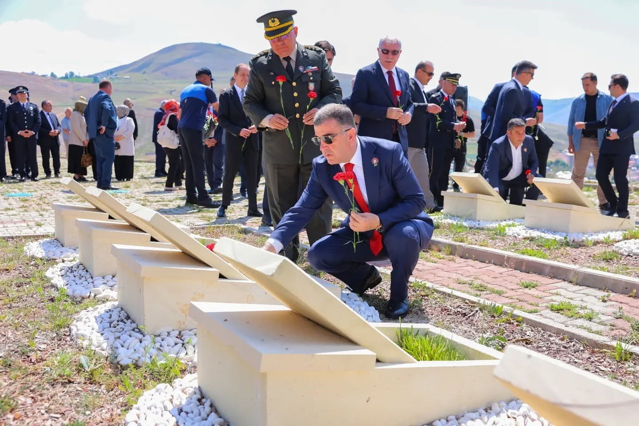 BAYBURT’TA 15 TEMMUZ ŞEHİTLERİ DUALARLA ANILDI