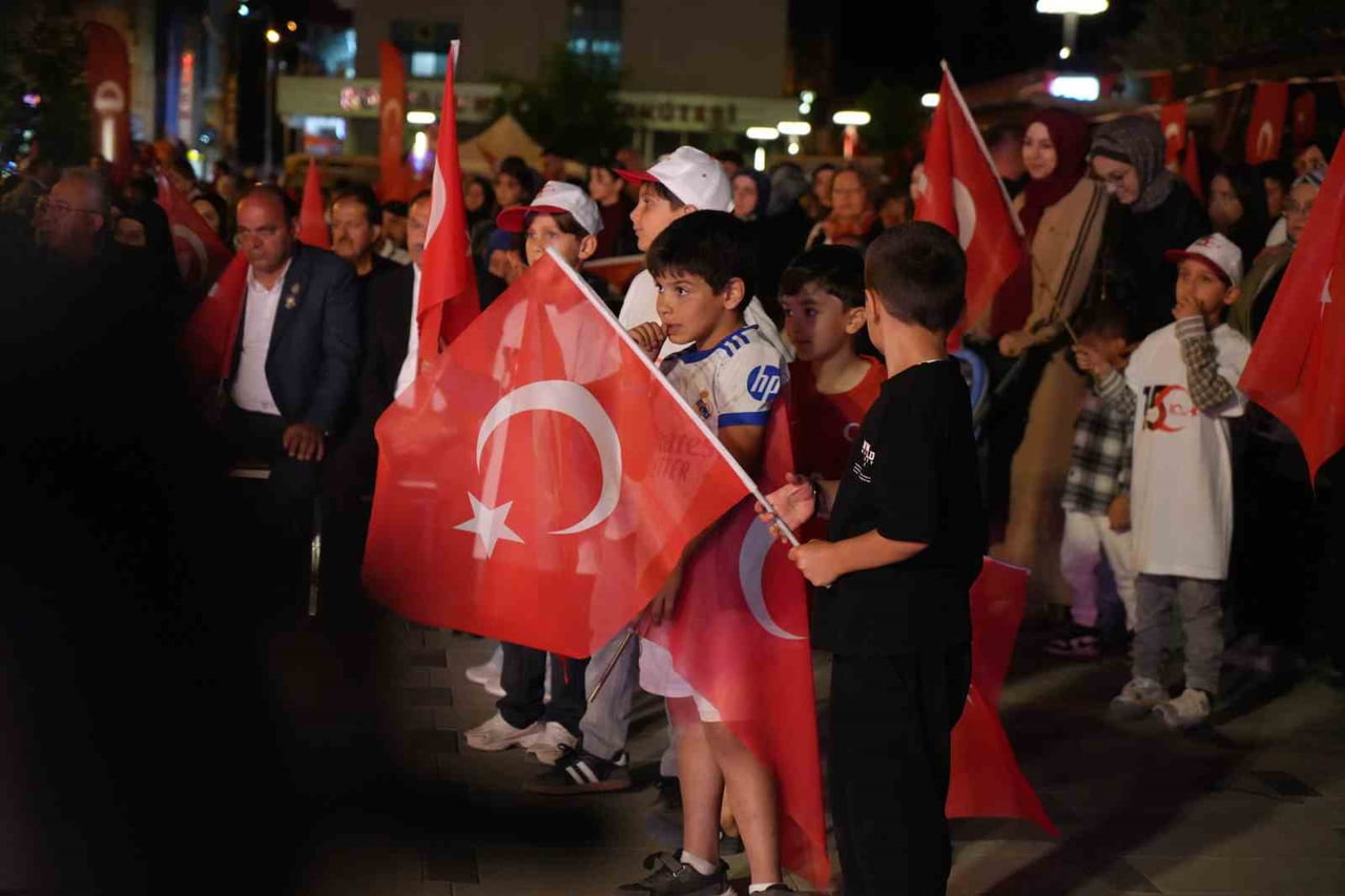 BAYBURT’TA 15 TEMMUZ’UN 10’UNCU YILINDA ŞEHİTLER DUALARLA ANILDI