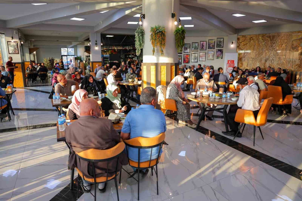 BAYBURT’TA ŞEHİT AİLELERİ VE GAZİLER ONURUNA YEMEK PROGRAMI DÜZENLENDİ