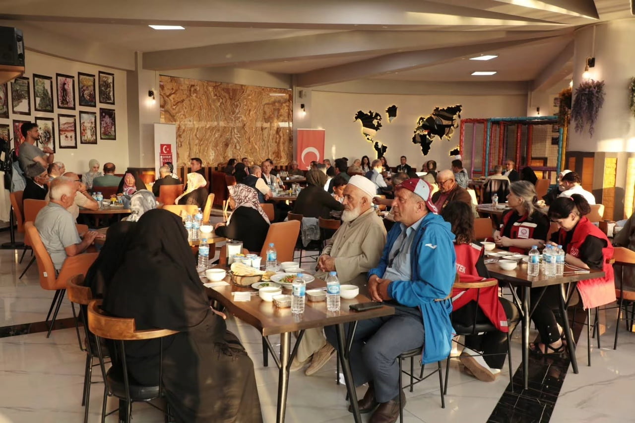 BAYBURT’TA ŞEHİT AİLELERİ VE GAZİLER ONURUNA YEMEK PROGRAMI DÜZENLENDİ