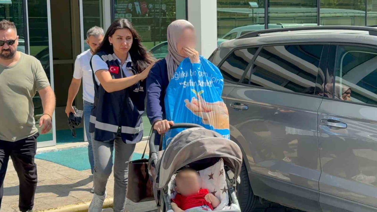BEBEK ARABASINDA UYUŞTURUCU ELE GEÇEN M.A.(43) ADLI KADIN TUTUKLANARAK CEZAEVİNE GÖNDERİLDİ.