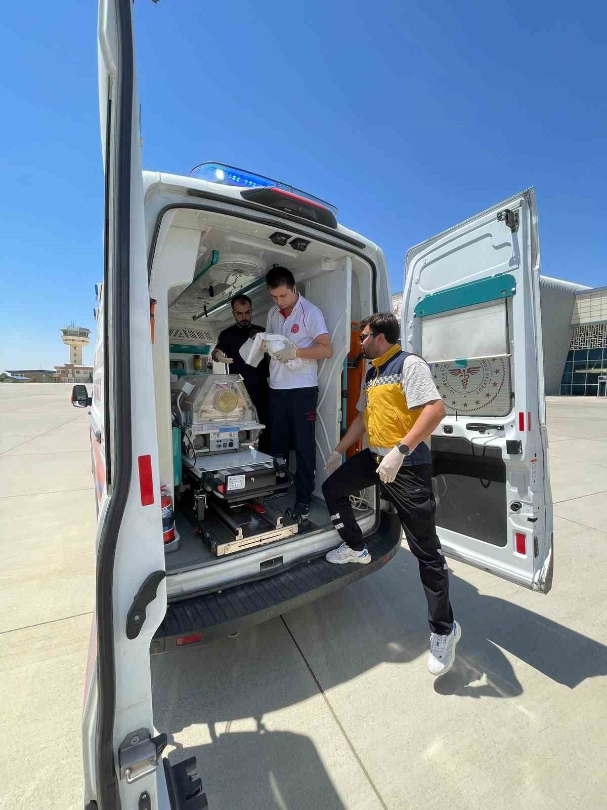 BEBEK, SAĞLIK BAKANLIĞININ AMBULANS UÇAĞIYLA MARDİN PROF. DR. AZİZ SANCAR HAVALİMANI'NDAN KONYA'YA...