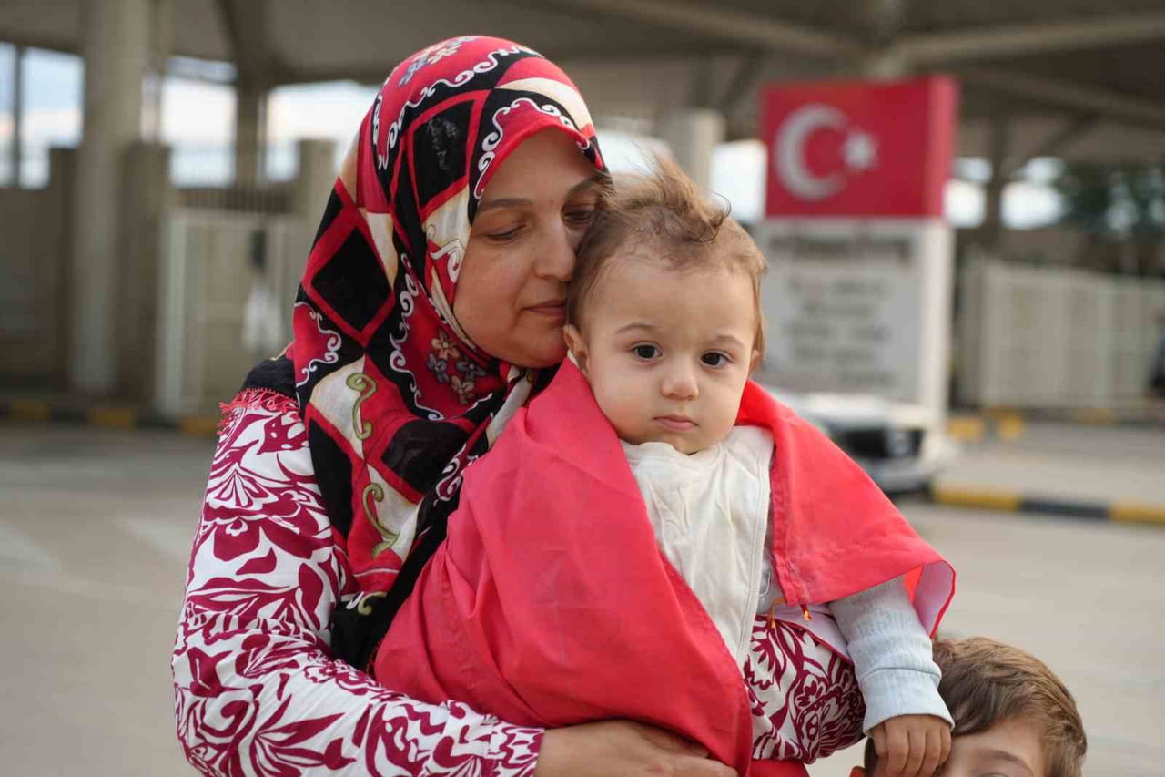 BELÇİKA’DA YAŞAYAN VE YAZ TATİLİ İÇİN SEVDİKLERİNİ GÖRMEK ÜZERE MEMLEKETİ DENİZLİ’YE GİDEN...