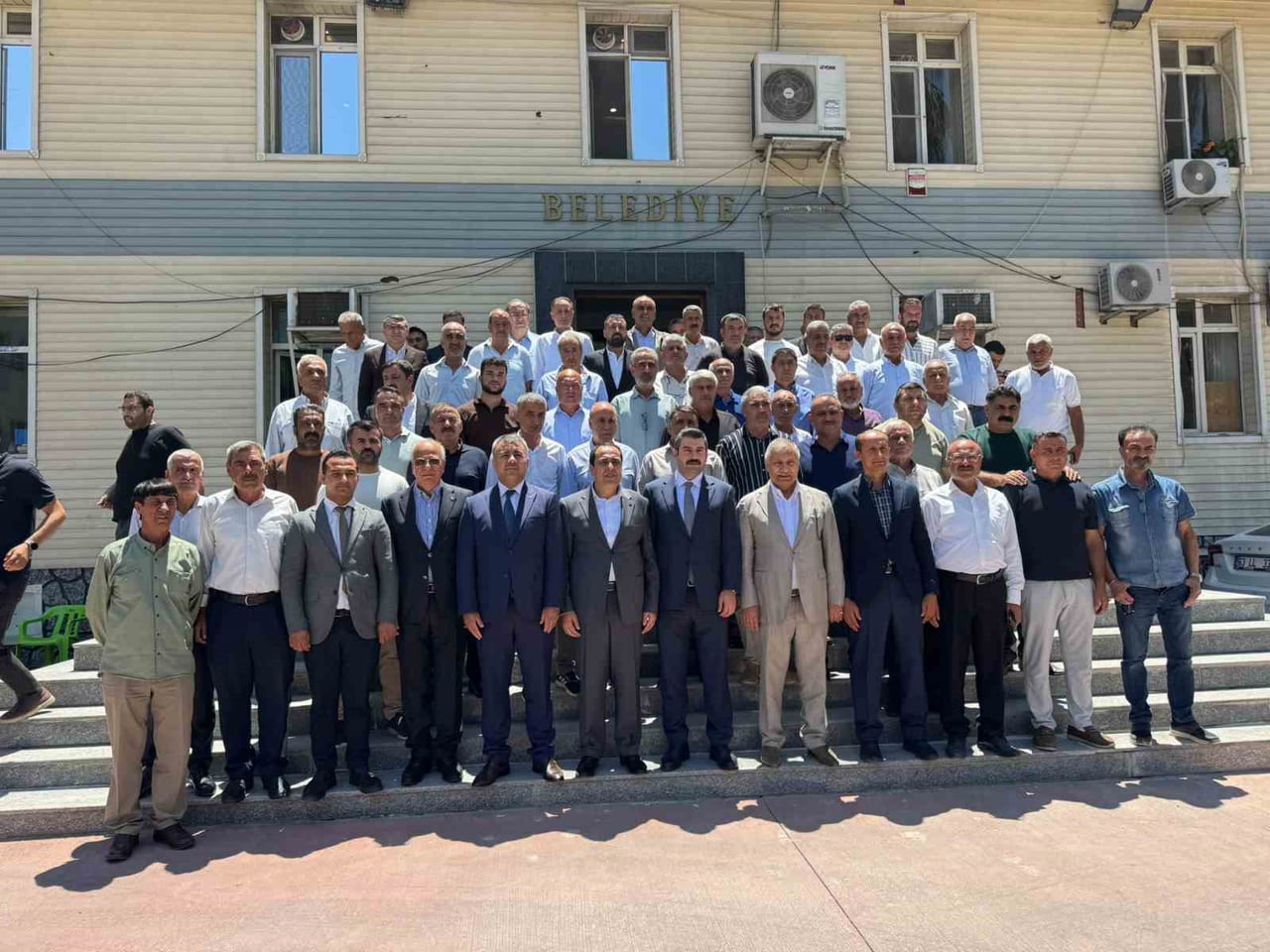 BELEDİYE BAŞKANI VEKİLLERDEN HİZMET İÇİN DESTEK İSTEDİ