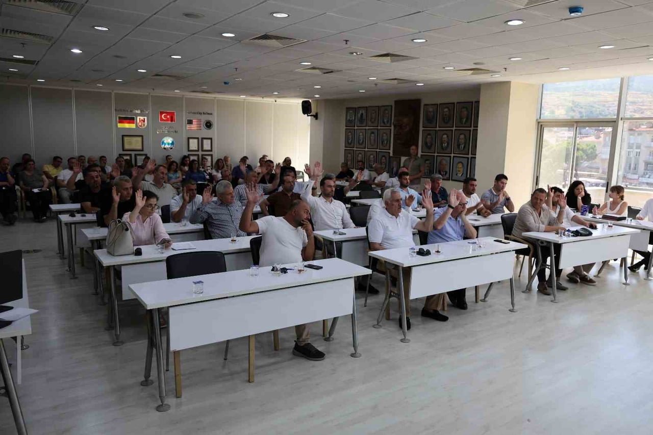 BELEDİYE MECLİSİ ANLAMLI KARARA İMZA ATIYOR