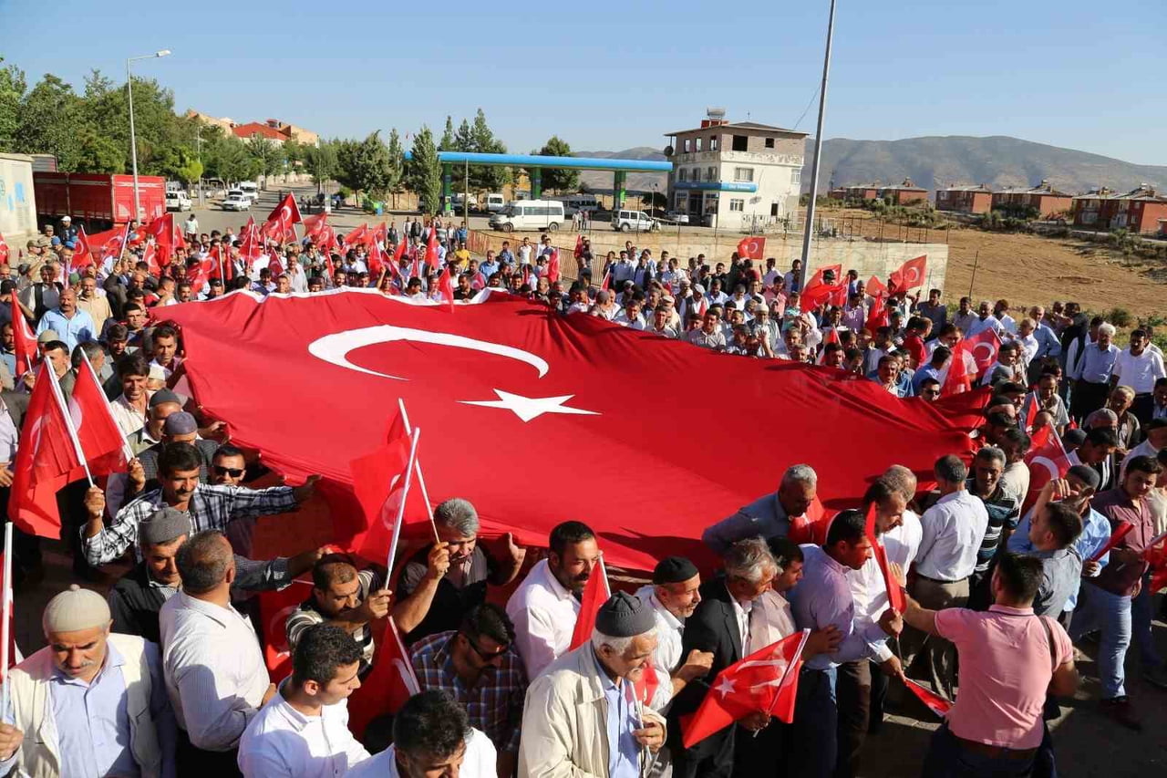 BELGESEL 15 TEMMUZ’DA SİİRT’TE YAŞANAN DİRENİŞİ GÜN YÜZÜNE ÇIKARDI