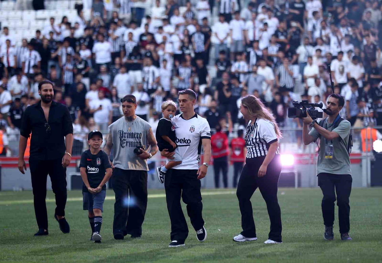 BEŞİKTAŞ'IN ARSENAL'DEN KADROSUNA KATTIĞI BELÇİKALI FUTBOLCU LEANDRO TROSSARD, YAKLAŞIK 20 BİN...