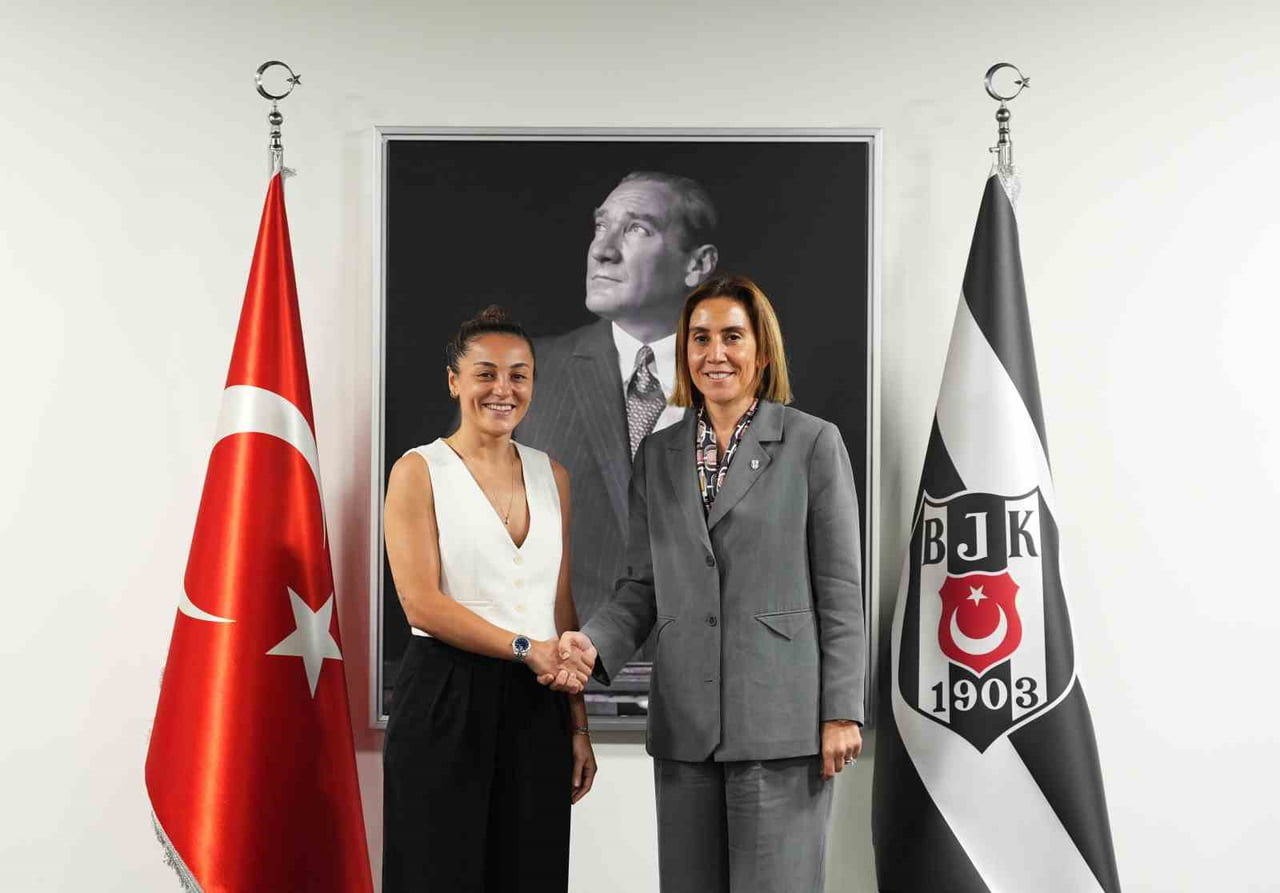 BEŞİKTAŞ KULÜBÜ, KADIN FUTBOL TAKIMININ BAŞINA DİDEM KARAGENÇ'İN GETİRİLDİĞİNİ...