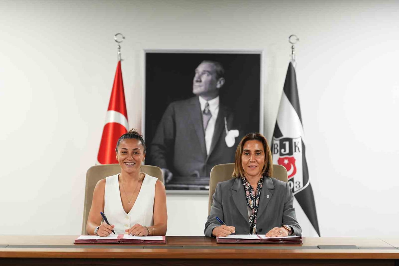 BEŞİKTAŞ KULÜBÜ, KADIN FUTBOL TAKIMININ BAŞINA DİDEM KARAGENÇ'İN GETİRİLDİĞİNİ...
