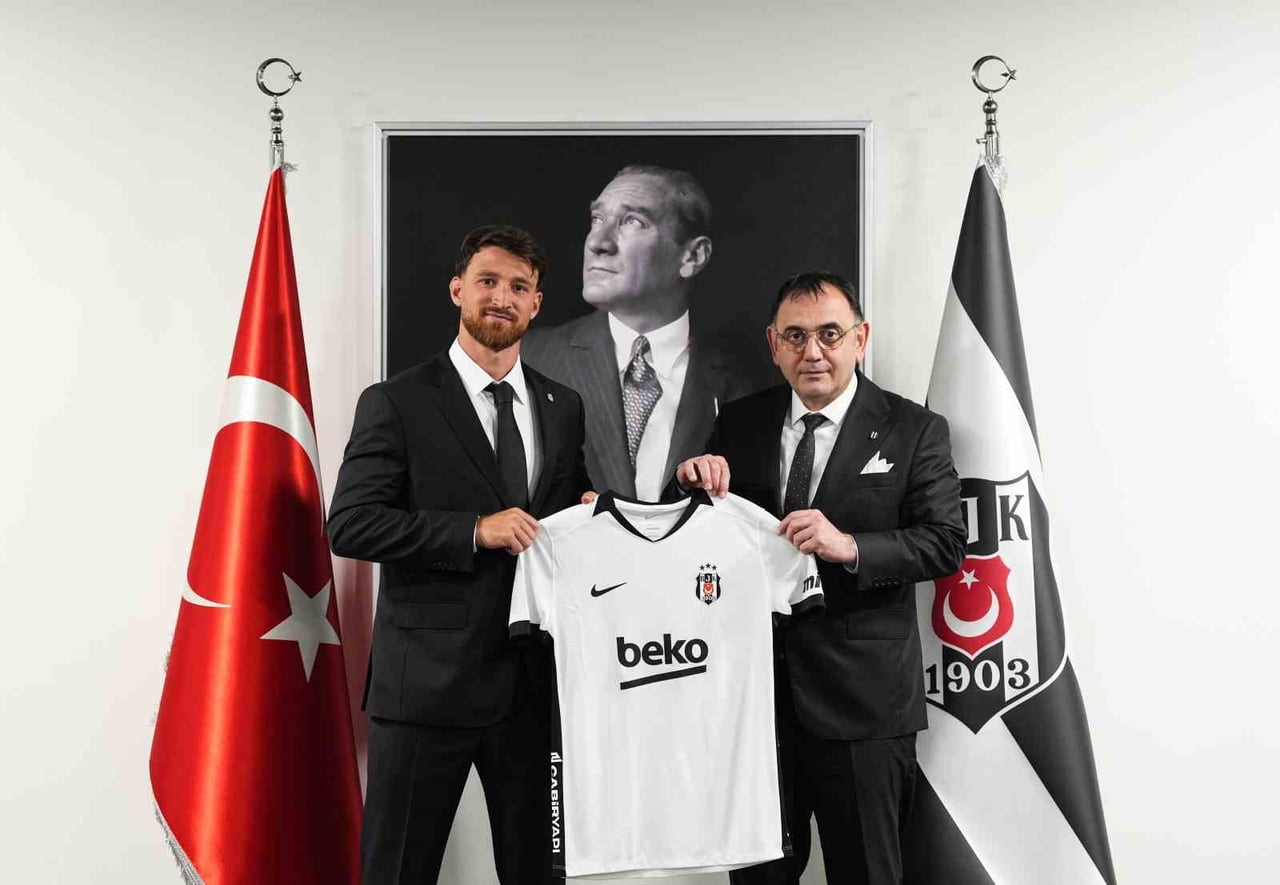 BEŞİKTAŞ, MİLLİ OYUNCU SALİH ÖZCAN İLE 3+1 YILLIK SÖZLEŞME İMZALANDIĞINI AÇIKLADI.