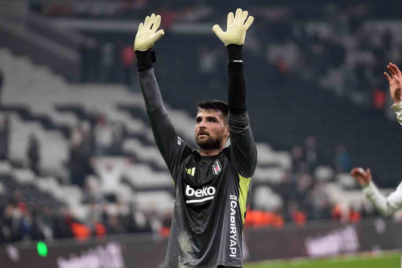 BEŞİKTAŞ, SÖZLEŞMESİ SONA EREN 25 YAŞINDAKİ FİLE BEKÇİSİ ERSİN DESTANOĞLU İLE YOLLARIN AYRILDIĞINI...