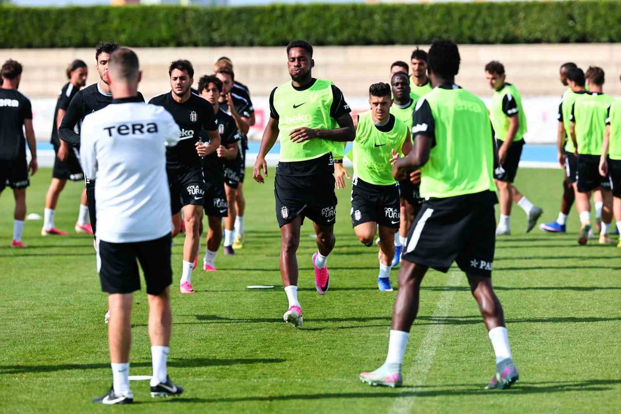 BEŞİKTAŞ, YENİ SEZON HAZIRLIKLARINA SLOVAKYA’NIN BRATİSLAVA KENTİNDE KAMP YAPTIĞI OTELDE BU AKŞAM...