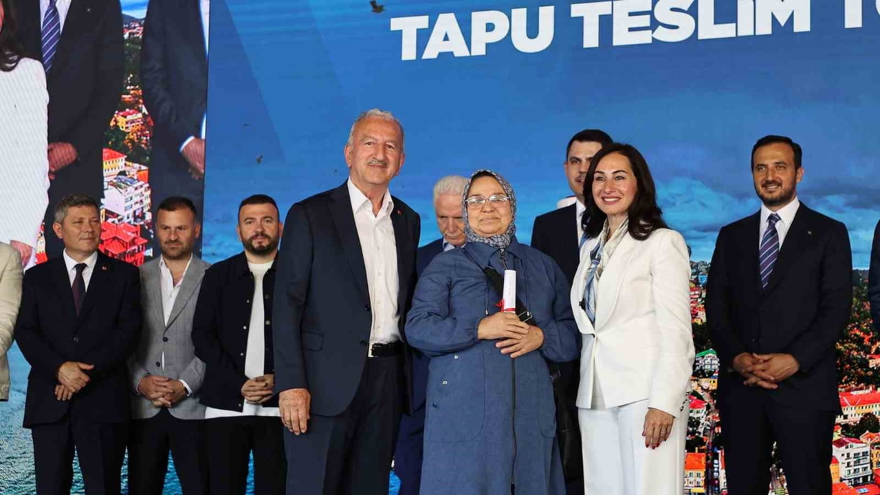 BEYKOZ'DA YILLARDIR MÜLKİYET SORUNLARININ ÇÖZÜMÜNÜ BEKLEYEN 1071 HAK SAHİBİ TAPULARINA...