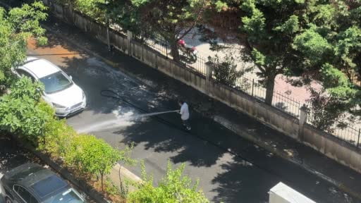 Beylikdüzü'nde yağmur sonrası temizliğe vatandaştan ilginç yorum: "CHP parti içindeki temizliği...