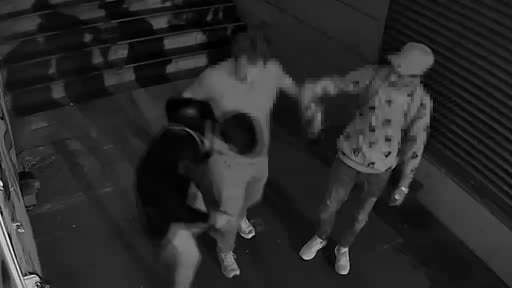 Beyoğlu'nda yankesicilik kamerada: Cep telefonu hırsızı tutuklandı