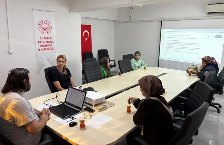 BİLECİK'TE BAĞIMLILIKLA MÜCADELEDE AİLELERE EĞİTİM DESTEĞİ VERİLDİ.