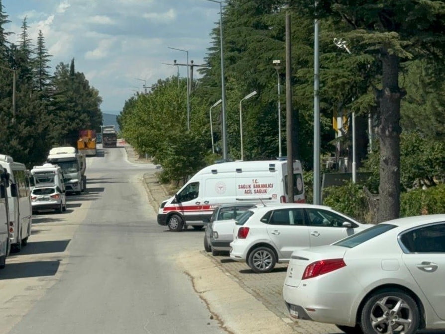 BİLECİK'TE GRANİT FABRİKASINDA PATLAMA, 1 İŞÇİ YARALANDI