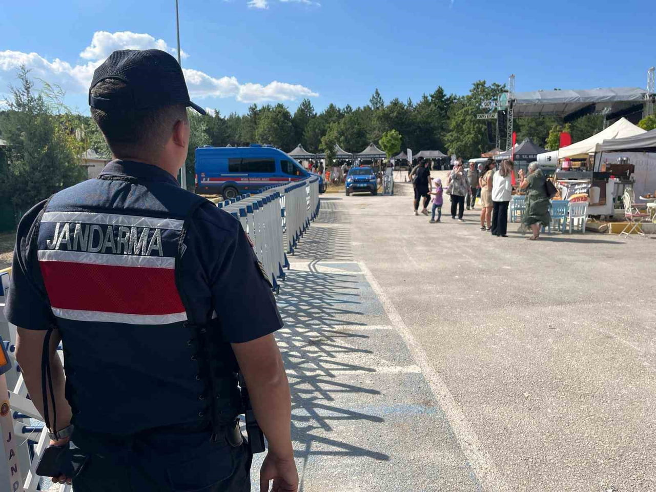 BİLECİK'TE PELİTÖZÜ GÖLETİ'NDE DÜZENLENEN GÖLPARK FESTİVALİ'NDE YÜZ TANIMA SİSTEMİYLE ARANAN BİR...