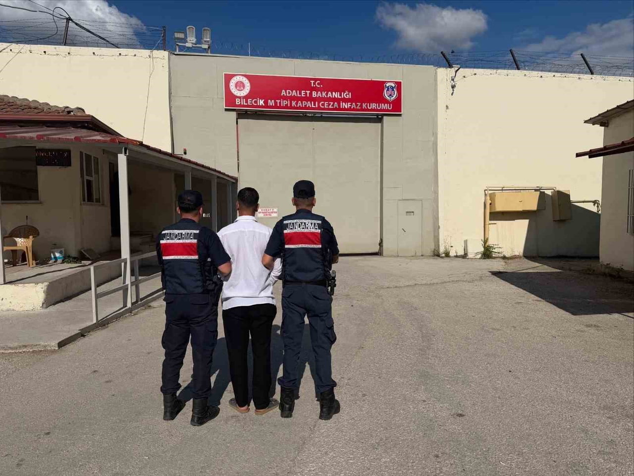 BİLECİK’TE 3 YIL 9 AY HAPİS CEZASI BULUNAN ŞAHIS YAKALANDI