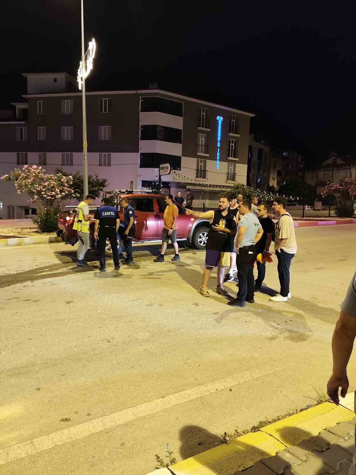 BİLECİK’TE MOTOSİKLET İLE OTOMOBİL ÇARPIŞTI: 2 YARALI