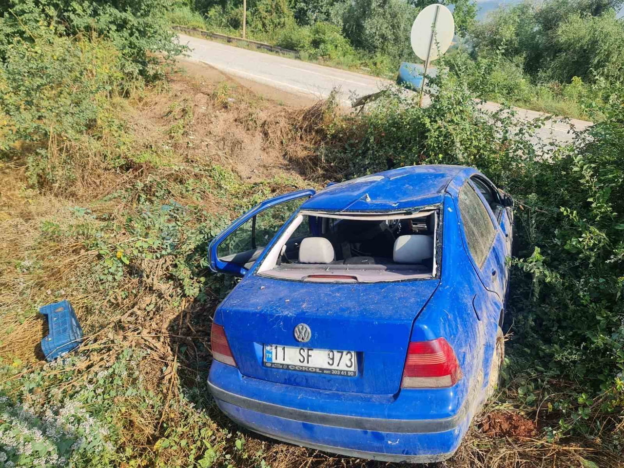 BİLECİK’TE OTOMOBİL TAKLA ATTI: 1 YARALI