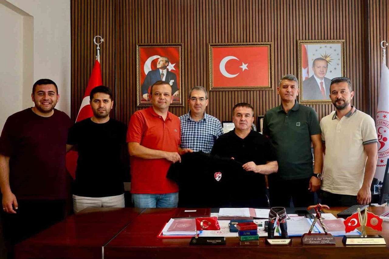 BİLECİK’TE YENİ SEZON ÖNCESİ HAKEMLİK MASAYA YATIRILDI