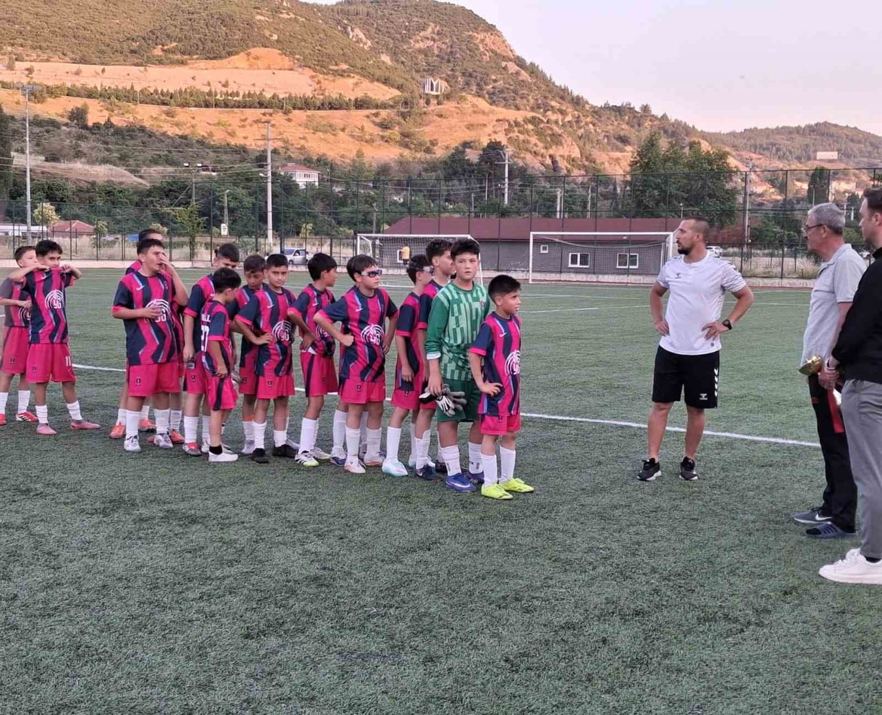 BİLECİK U12 GENÇLER LİGİ'NİN ŞAMPİYONU 4 EYLÜLSPOR OLDU