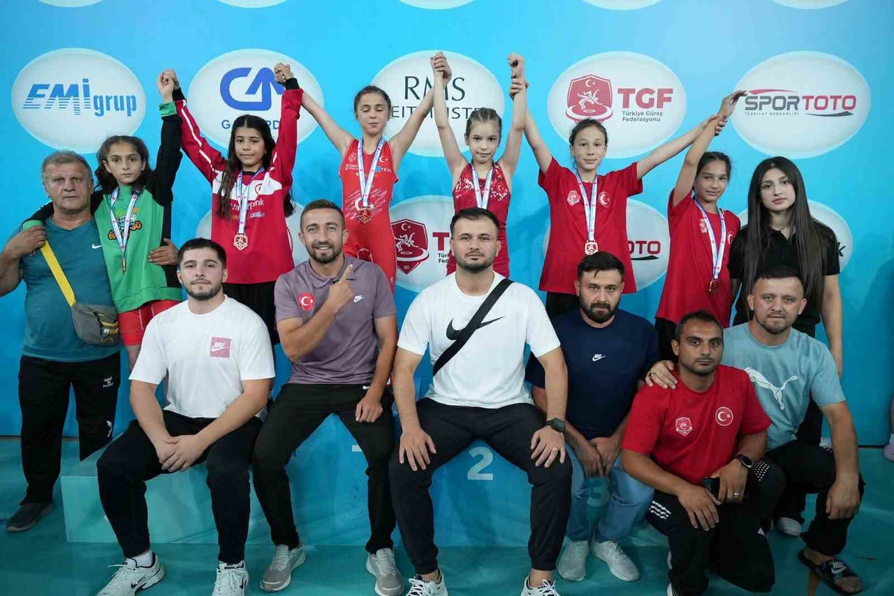 BİLECİKLİ GÜREŞÇİLERDEN TÜRKİYE ŞAMPİYONASI’NDA BÜYÜK BAŞARI