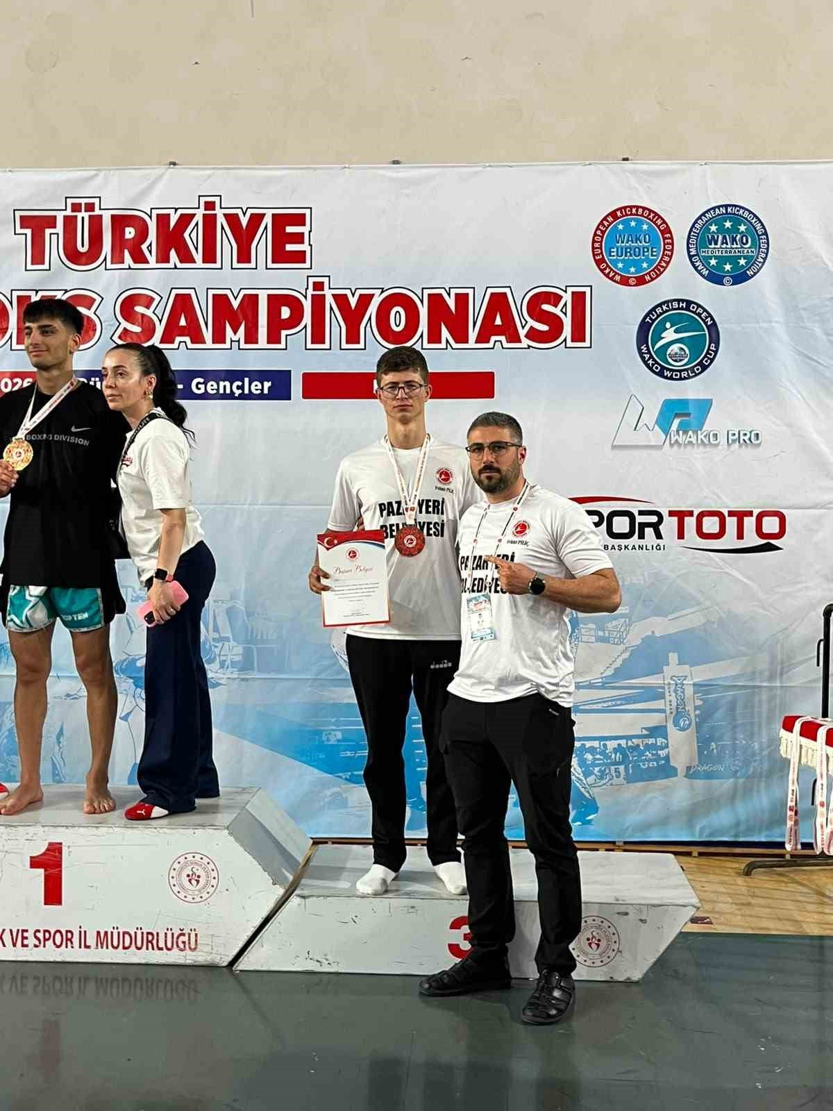 BİLECİKLİ SPORCULAR TÜRKİYE ŞAMPİYONASI’NDAN 2 MADALYAYLA DÖNDÜ.