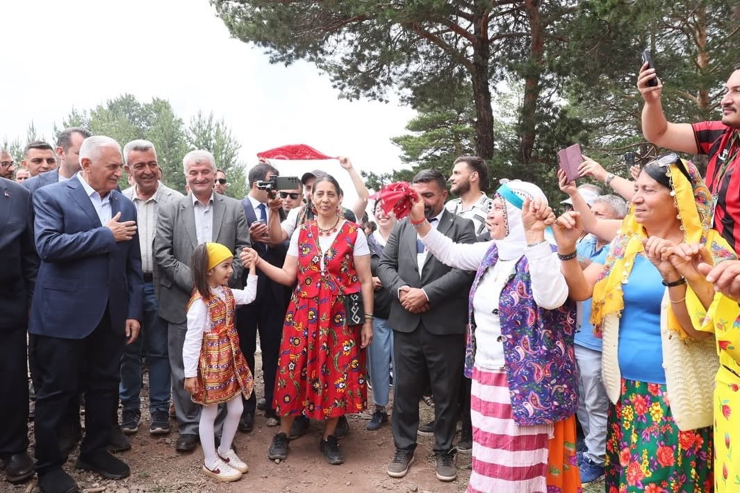 BİNALİ YILDIRIM REFAHİYE'DEKİ ORÇUL FESTİVALİ'NDE VATANDAŞLARLA BULUŞTU