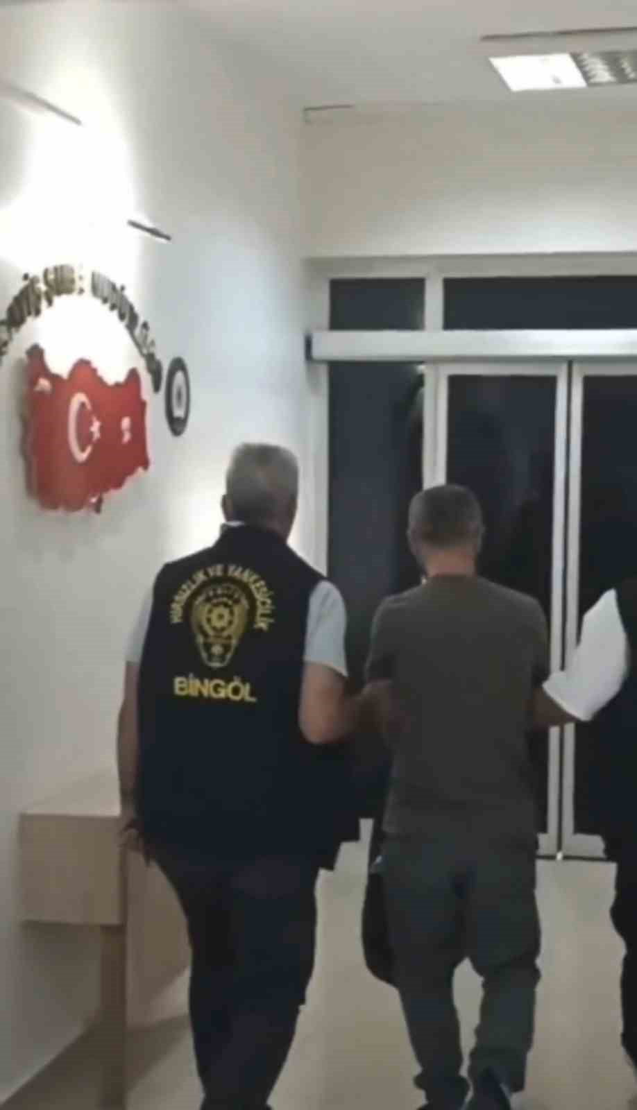 BİNGÖL'DE ÇALINAN 234 PAKET SİGARAYLA YAKALANAN ŞÜPHELİ TUTUKLANDI