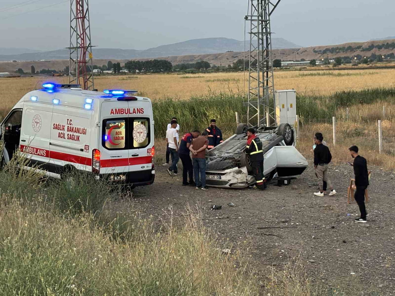 BİNGÖL'DE OTOMOBİL TAKLA ATTI: 3 YARALI