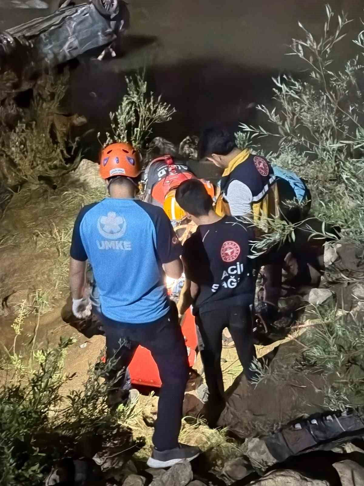 BİNGÖL’DE ARAÇ UÇURUMA YUVARLANDI: 1 ÖLÜ
