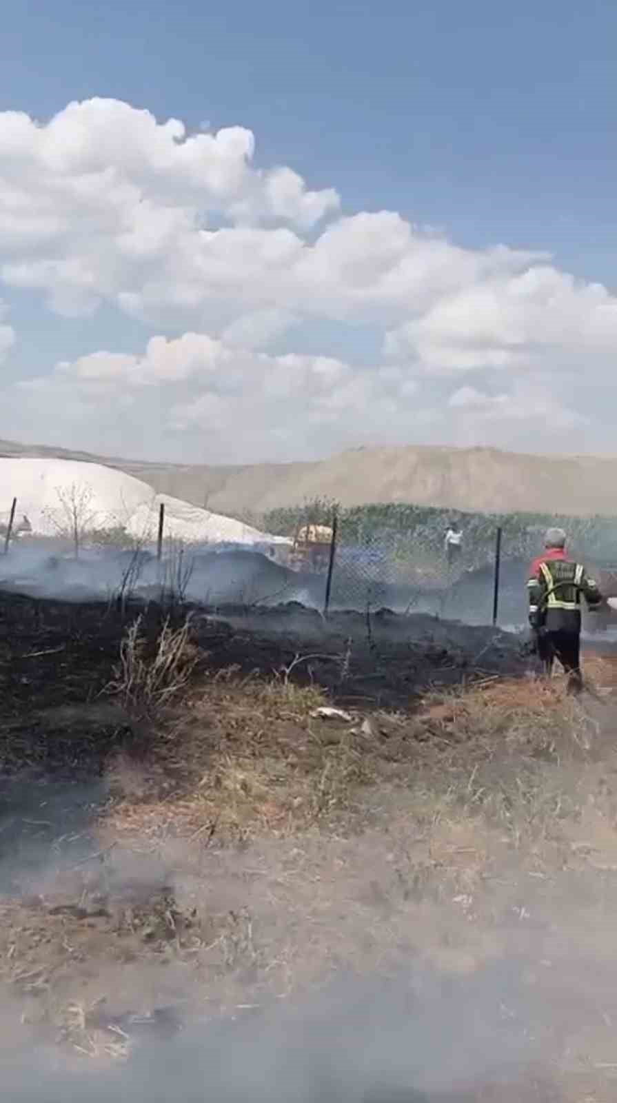 BİNGÖL’DE ÇIKAN BAHÇE YANGINI BÜYÜMEDEN SÖNDÜRÜLDÜ