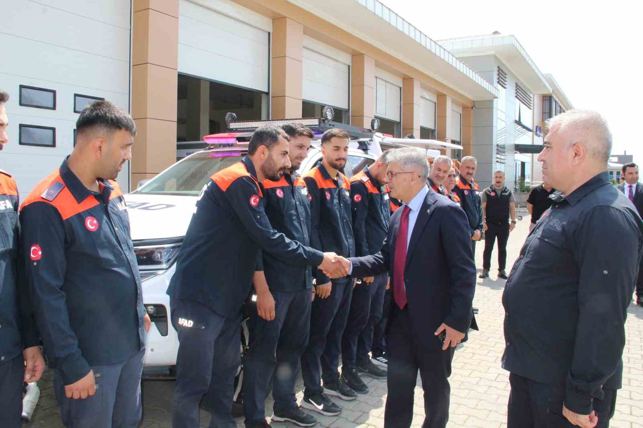 BİNGÖL VALİSİ CAHİT ÇELİK TÖRENE KATILDI