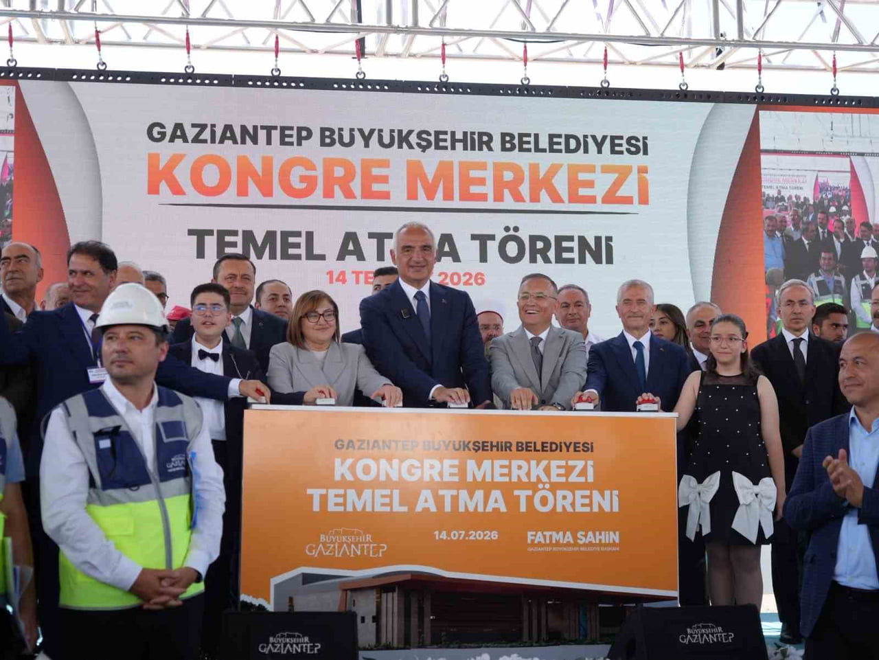 BİR DİZİ PROGRAM VE AÇILIŞA KATILMAK ÜZERE GAZİANTEP'TE BULUNAN KÜLTÜR VE TURİZM BAKANI MEHMET...