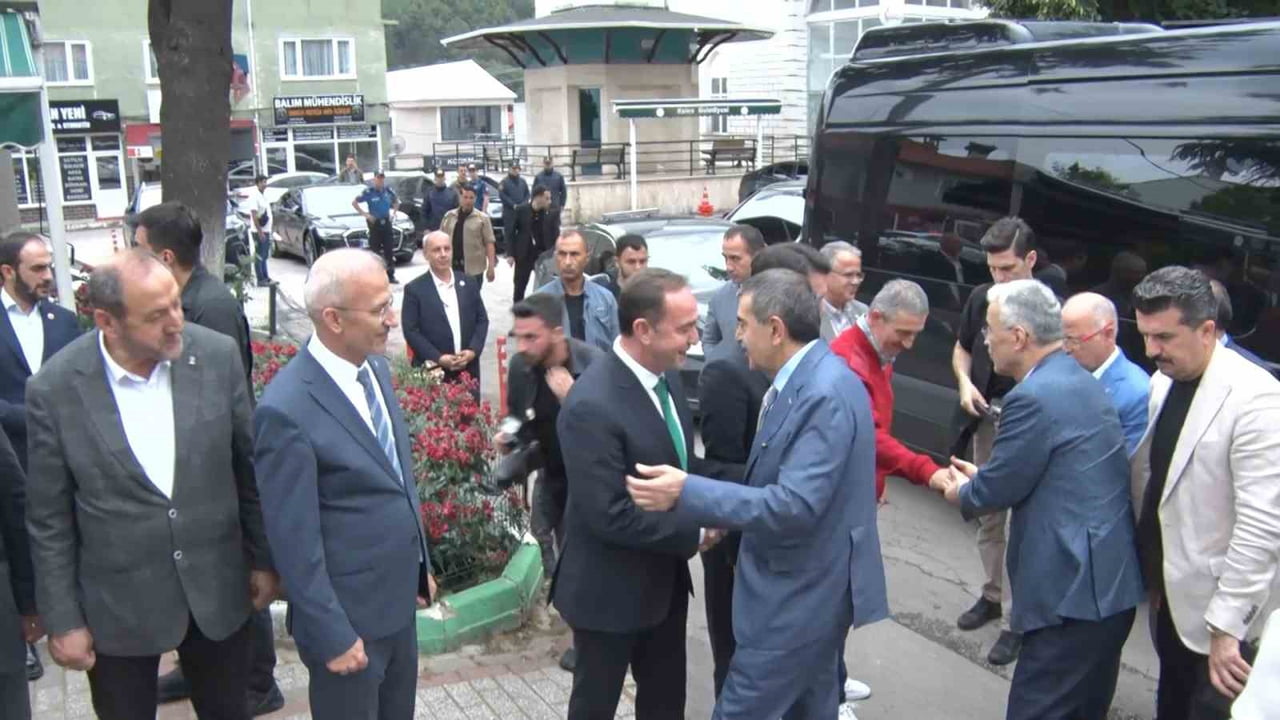 BİR TAKIM ZİYARETLER İÇİN BURSA’YA GELEN MİLLİ EĞİTİM BAKANI YUSUF TEKİN, KELES BELEDİYE’SİNİ...