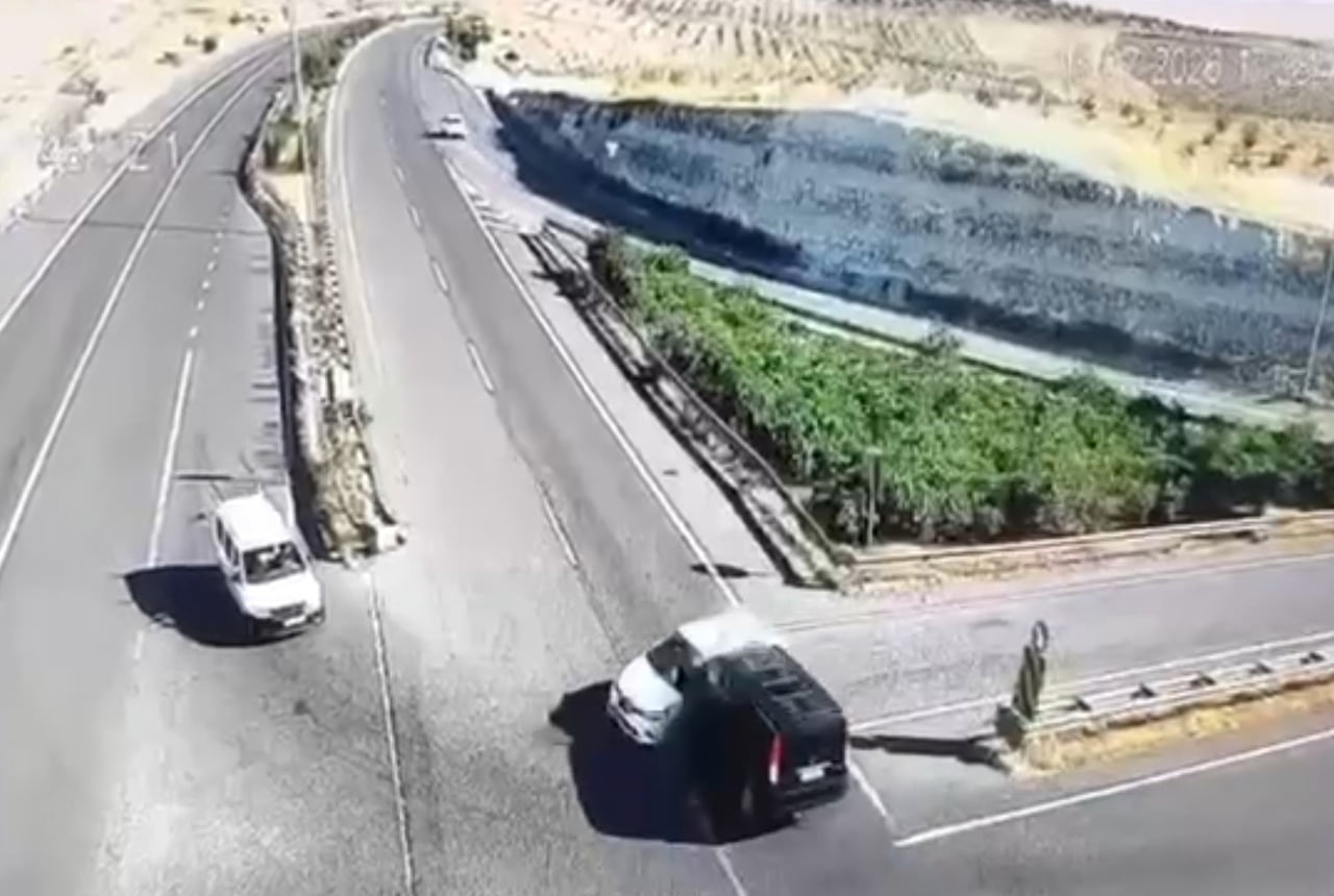 BİRECİK'TE YAŞANAN FECİ KAZA KAMERADA