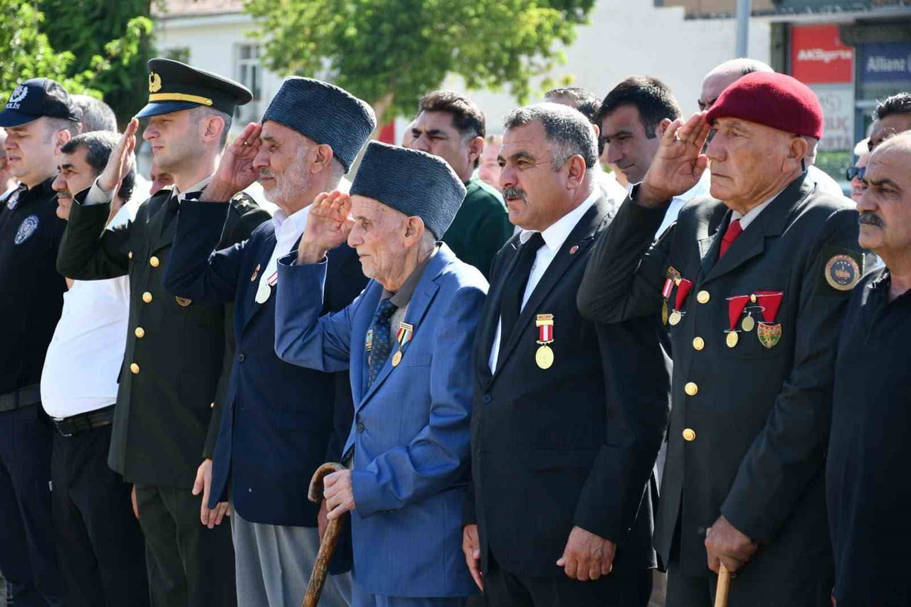 BİRECİK’İN KURTULUŞUNUN 106. YIL DÖNÜMÜ 15 TEMMUZ MEYDANI’NDA DÜZENLENEN TÖRENLE...