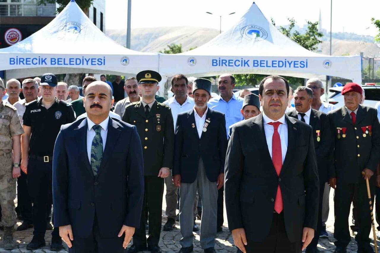 BİRECİK’İN KURTULUŞUNUN 106. YIL DÖNÜMÜ 15 TEMMUZ MEYDANI’NDA DÜZENLENEN TÖRENLE...